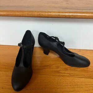 Capezio Black Character shoes - size 6.5
